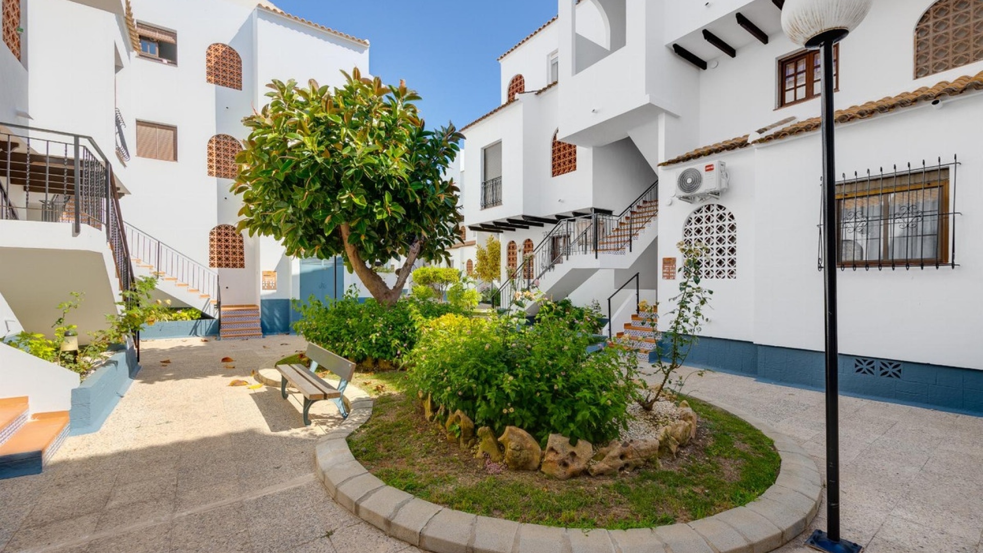 Resale - Villa - Torrevieja - Torrevieja Centro