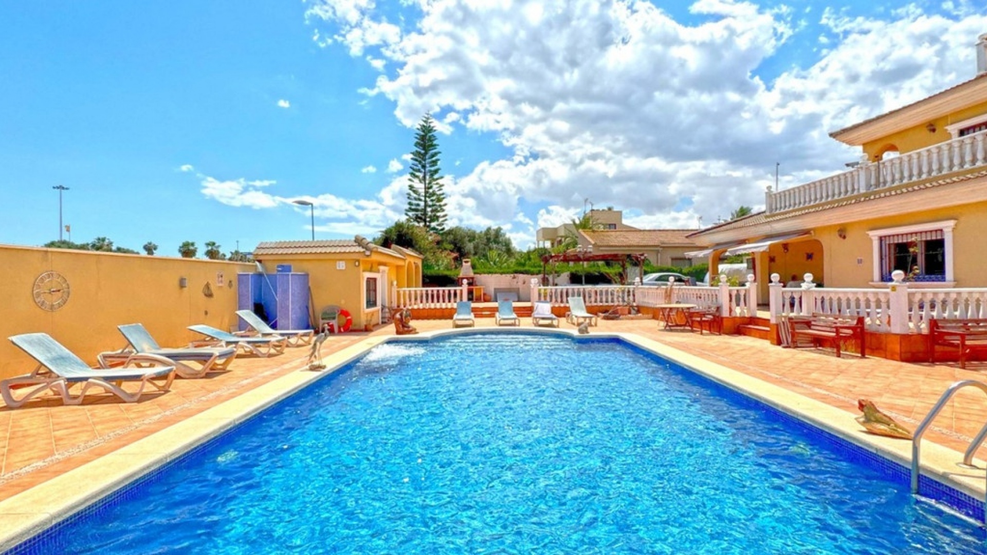 Resale - Villa - Torrevieja - Torrevieja Centro