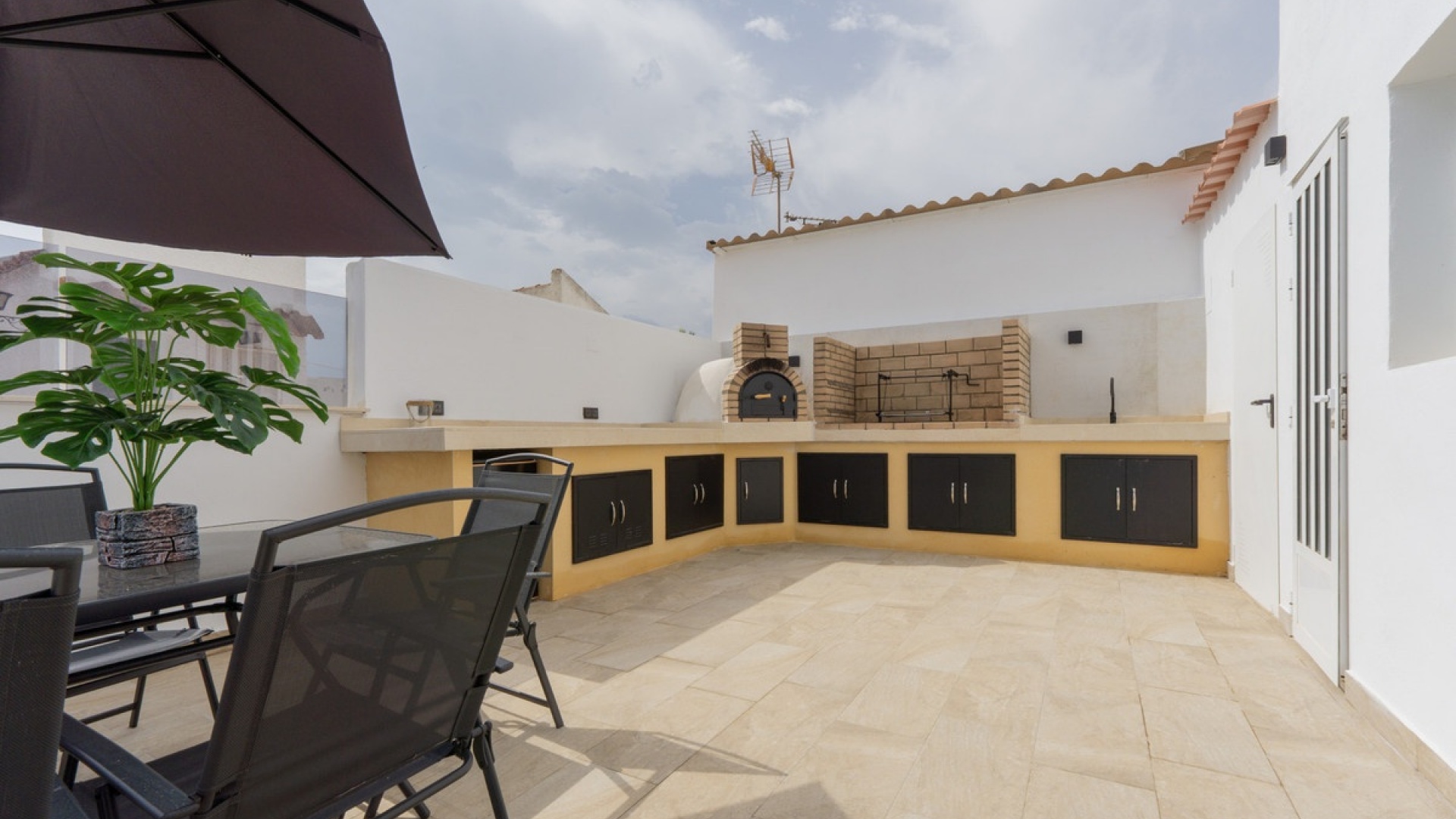 Resale - Villa - Torrevieja - Torrevieja Centro