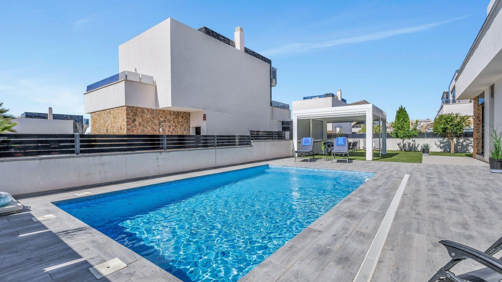 Resale - Villa - Torrevieja - Torrevieja Centro