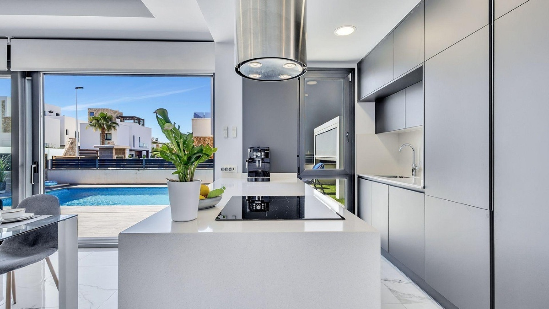 Resale - Villa - Torrevieja - Torrevieja Centro