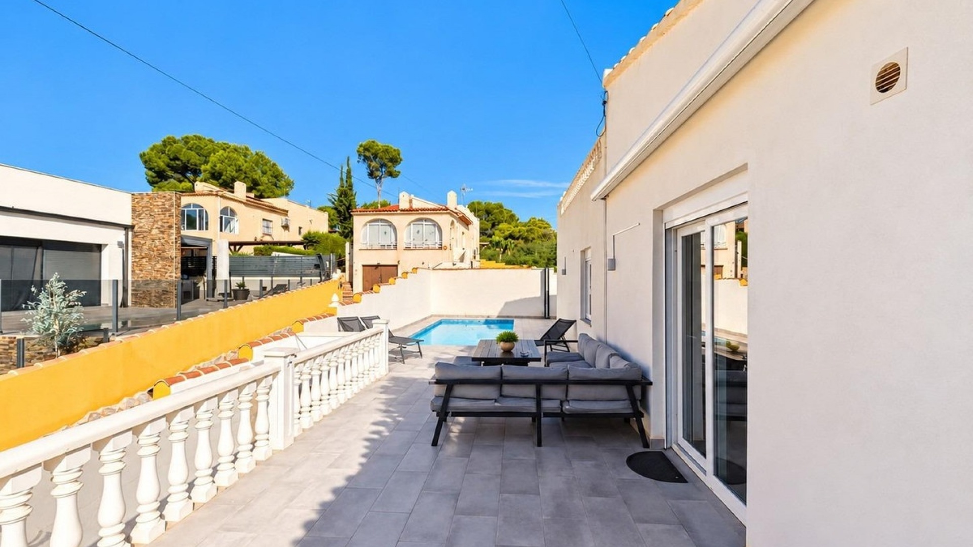 Resale - Villa - Torrevieja - Torrevieja Centro