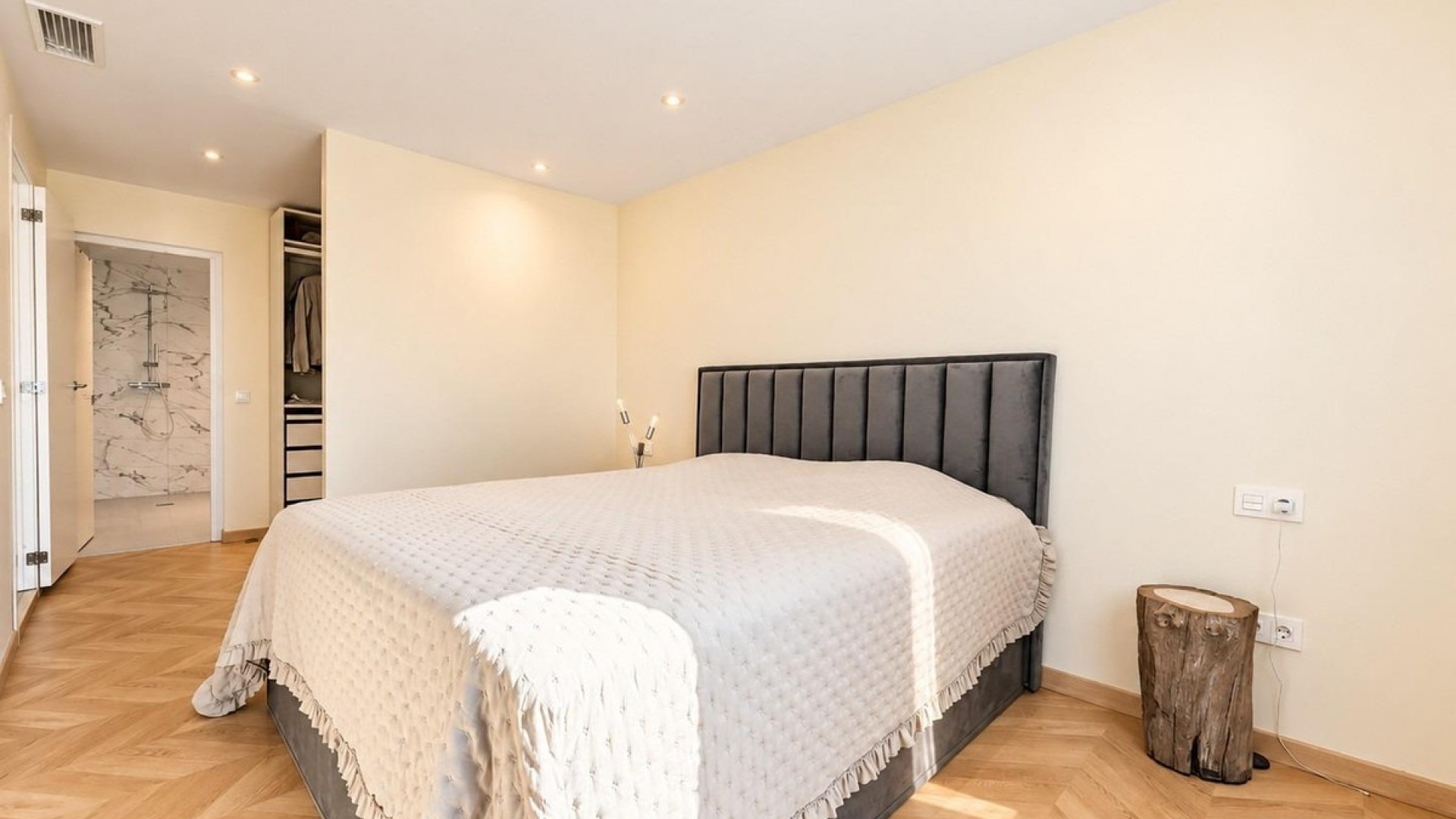Resale - Villa - Torrevieja - Torrevieja Centro