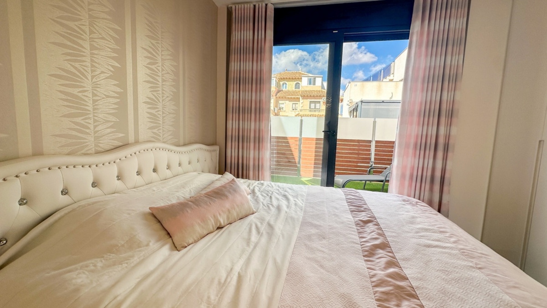 Resale - Villa - Torrevieja - Torrevieja Centro