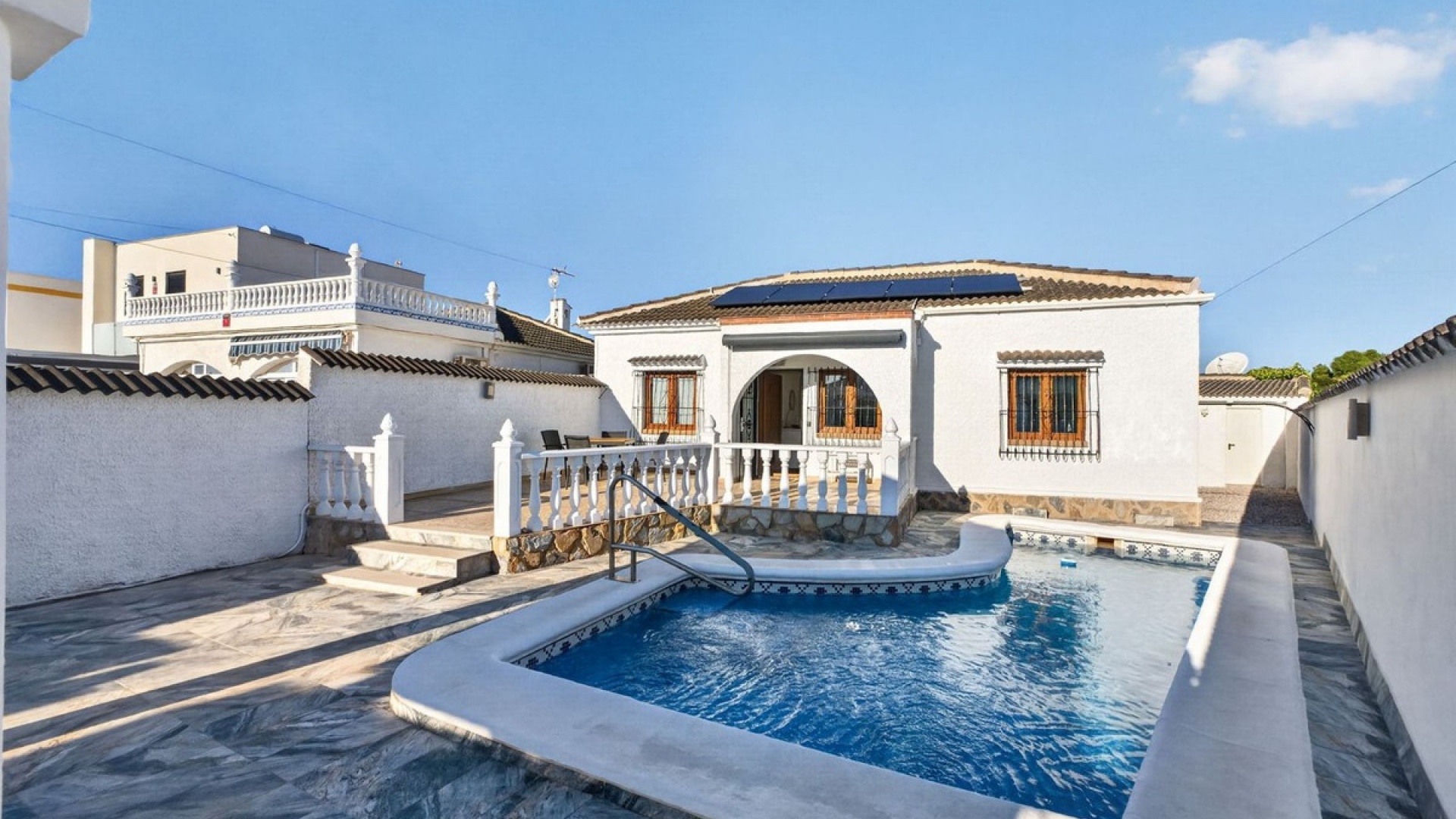 Resale - Villa - Torrevieja - Torrevieja Centro