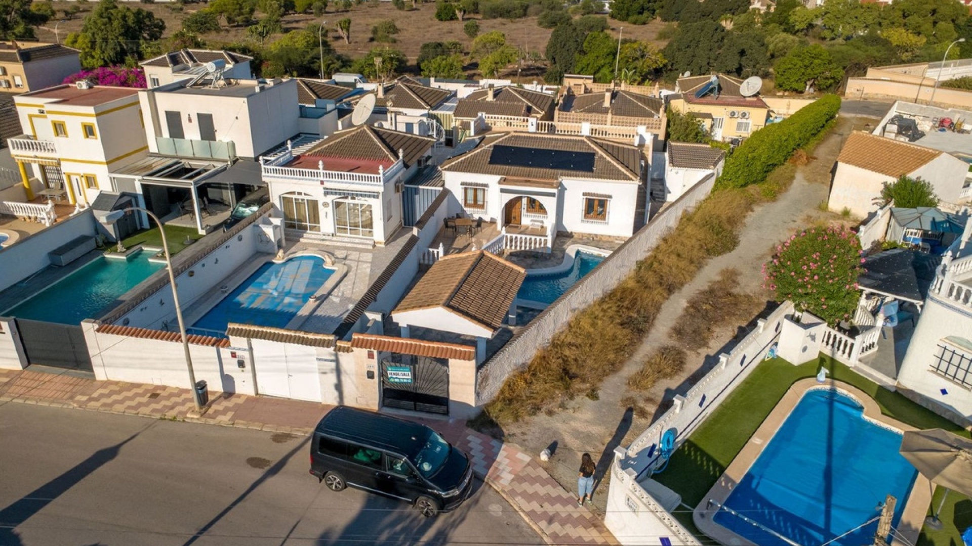 Resale - Villa - Torrevieja - Torrevieja Centro