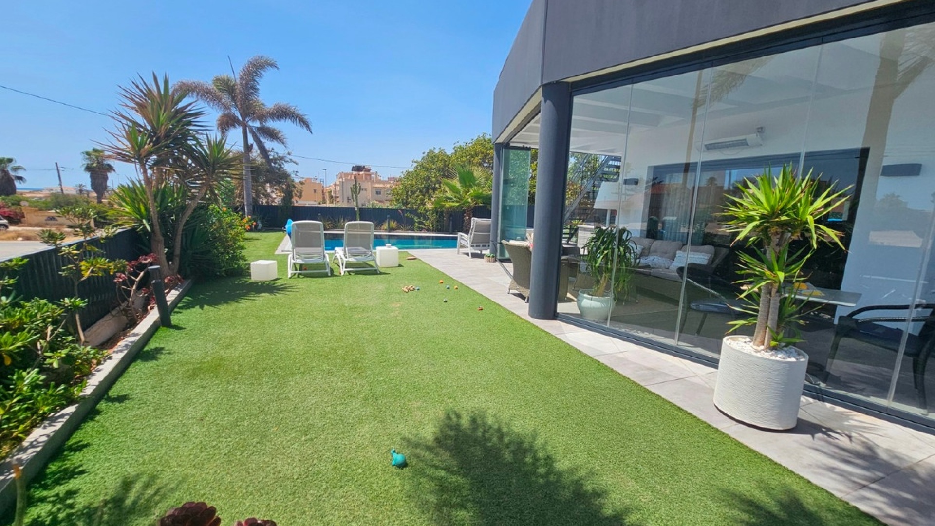 Resale - Villa - Torrevieja - Torrevieja Centro