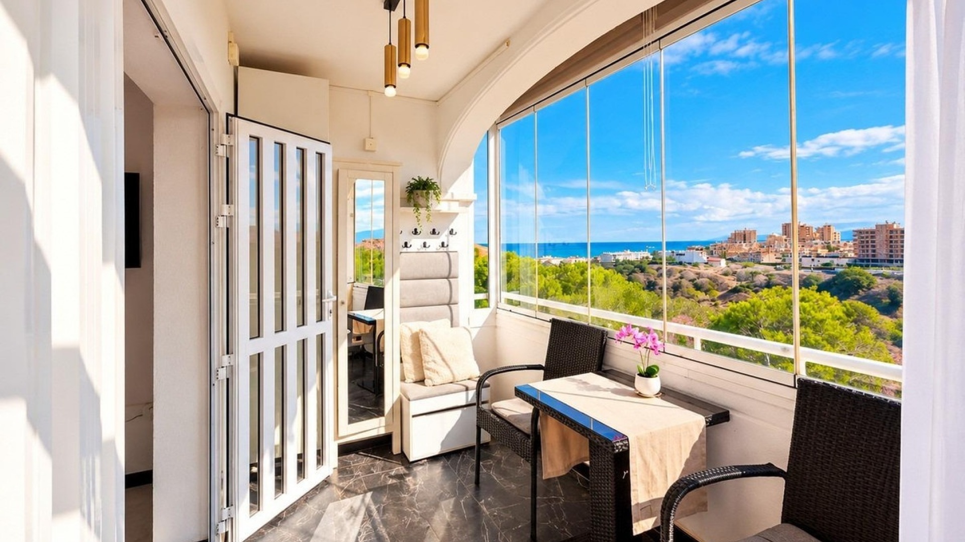 Resale - Villa - Torrevieja - Torrevieja Centro