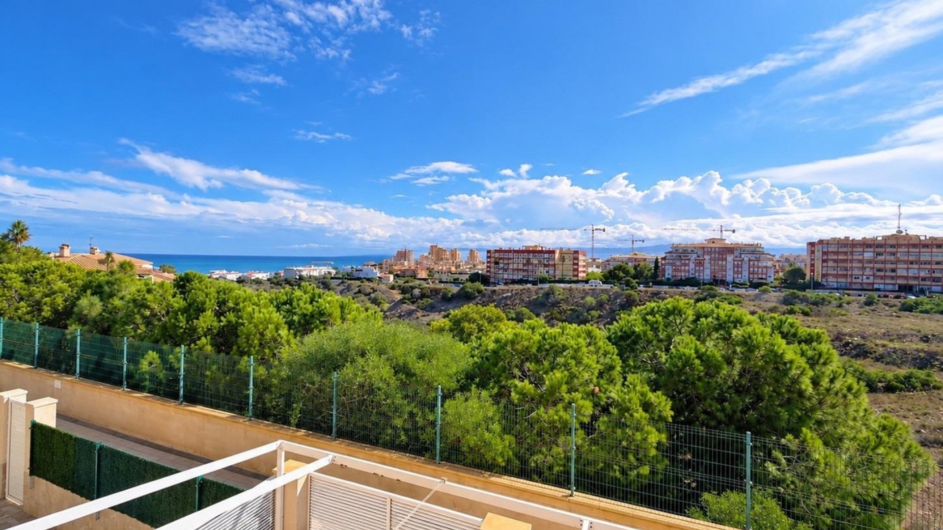 Resale - Villa - Torrevieja - Torrevieja Centro