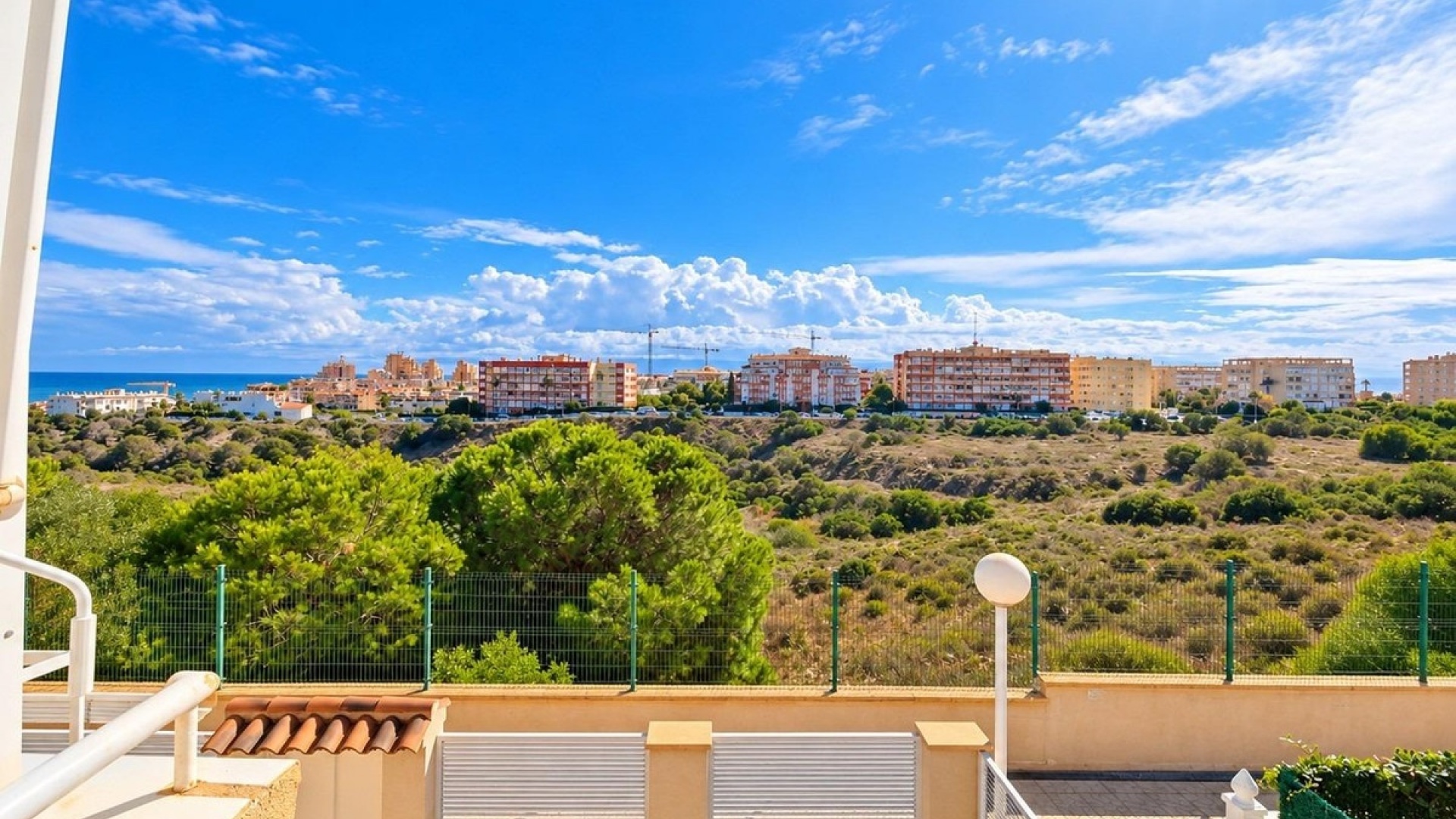 Resale - Villa - Torrevieja - Torrevieja Centro
