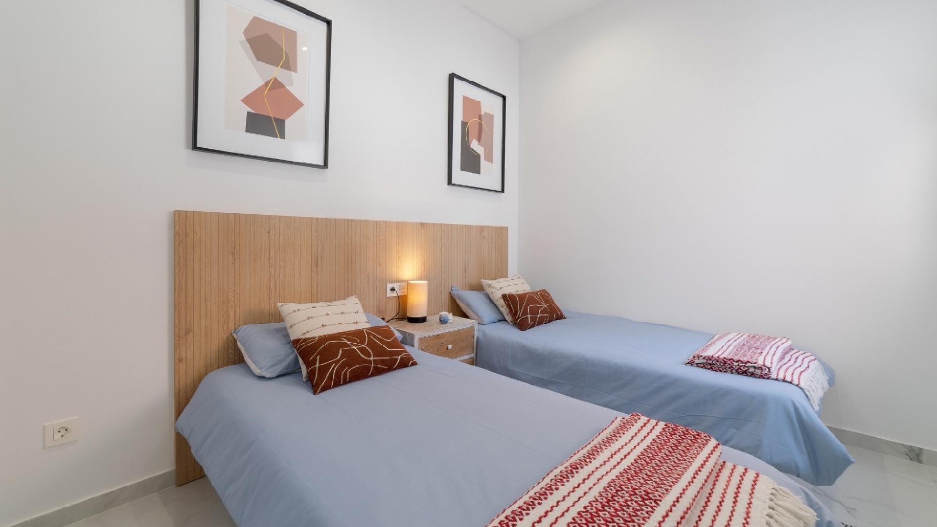 Resale - Villa - Torrevieja