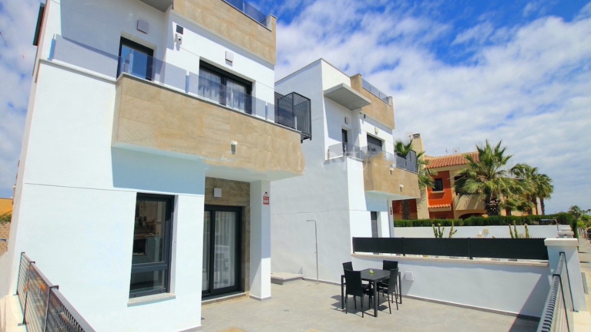 Resale - Villa - Torrevieja