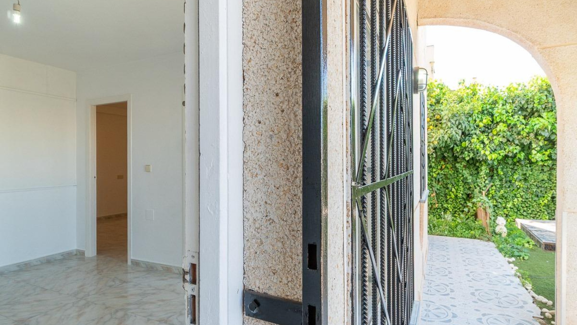 Resale - Villa - Torrevieja