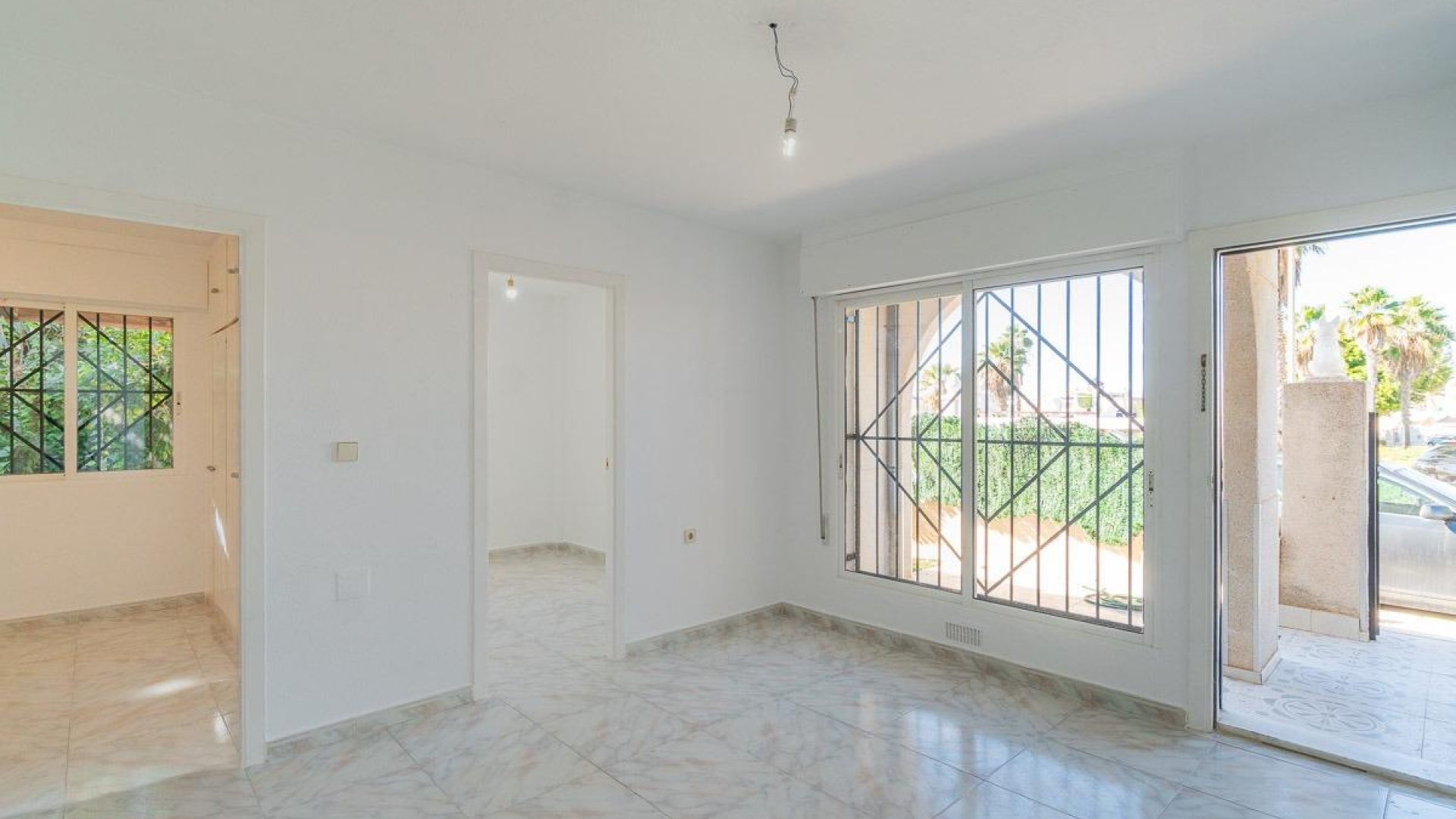 Resale - Villa - Torrevieja