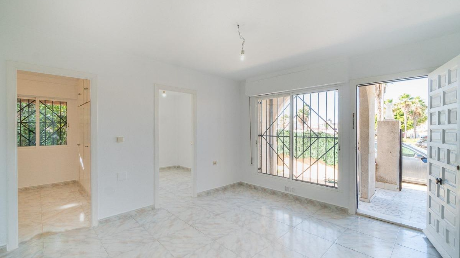 Resale - Villa - Torrevieja