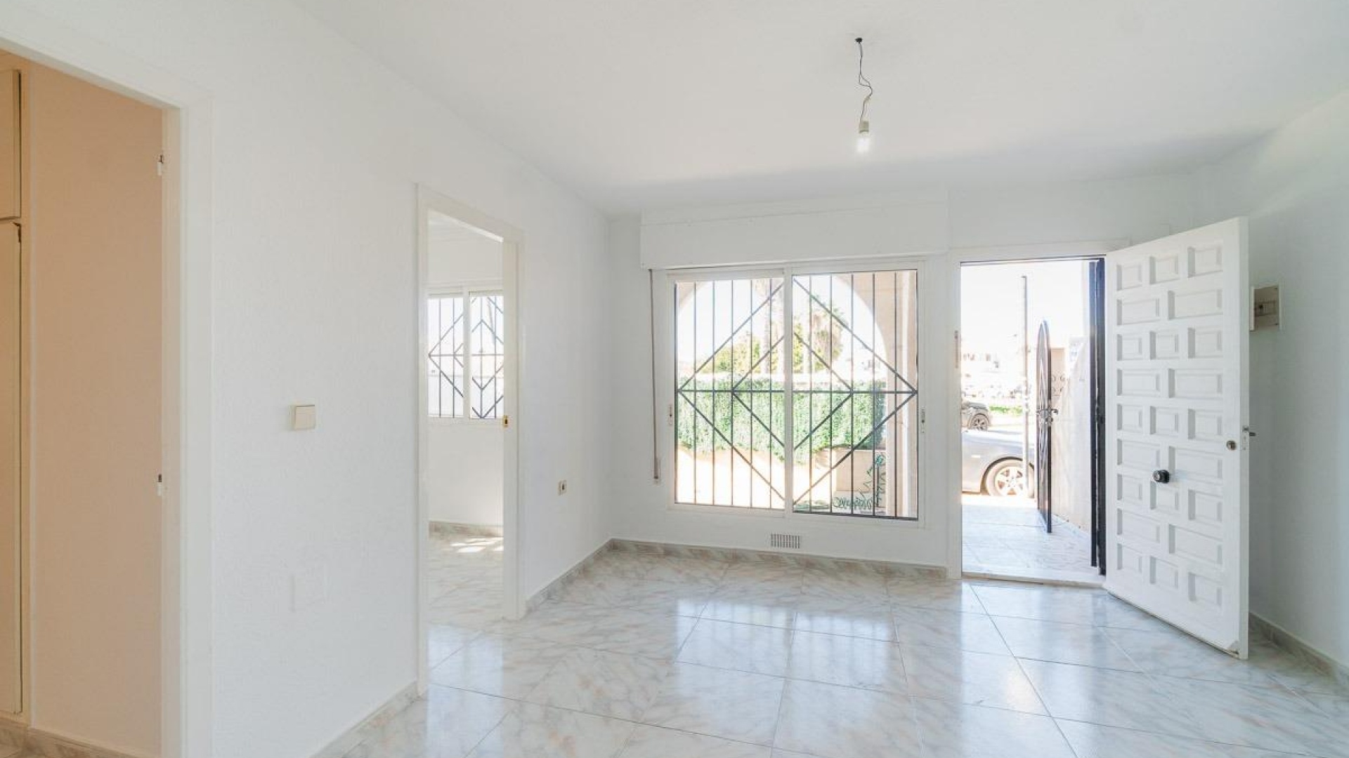 Resale - Villa - Torrevieja
