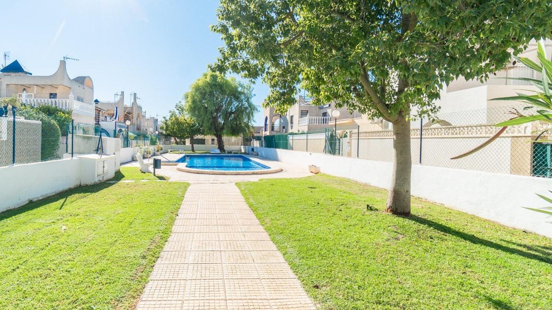 Resale - Villa - Torrevieja