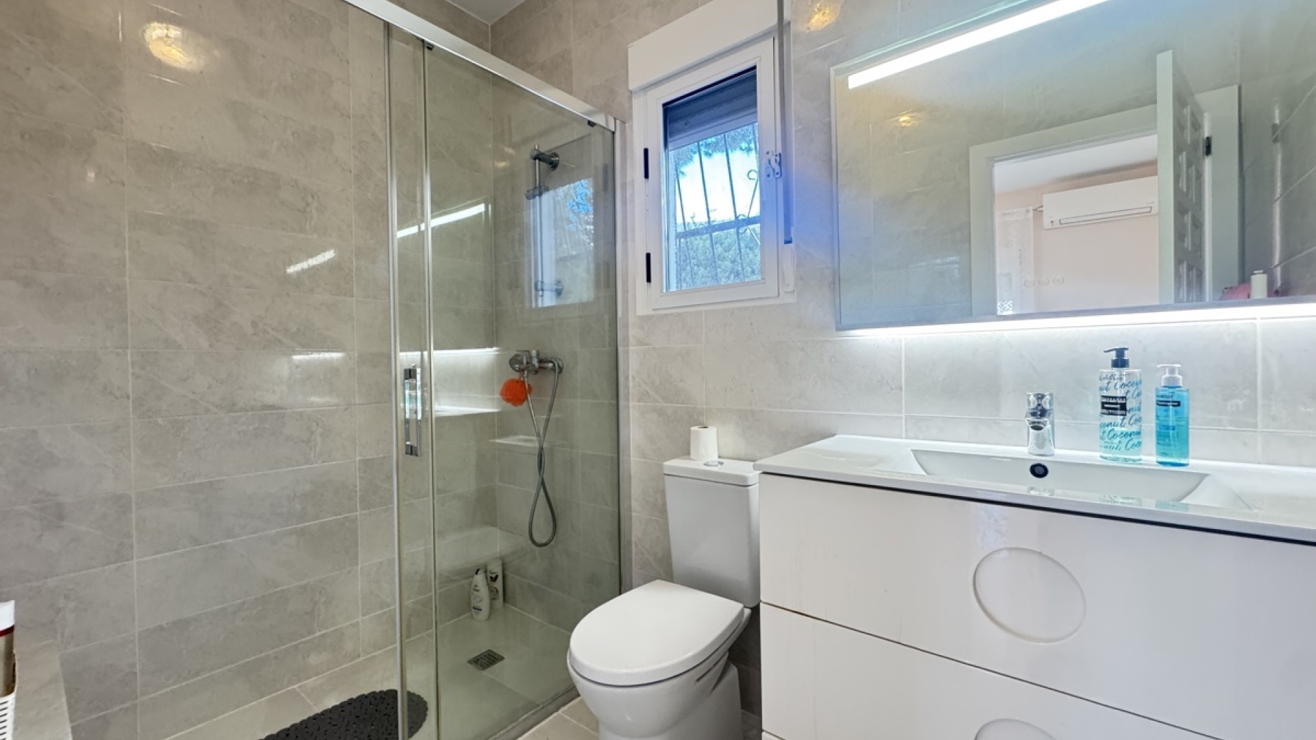 Resale - Villa - Villamartin - blue lagoon