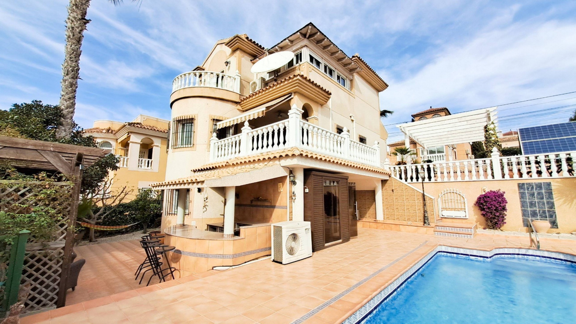 Resale - Villa - Villamartin - El Galan