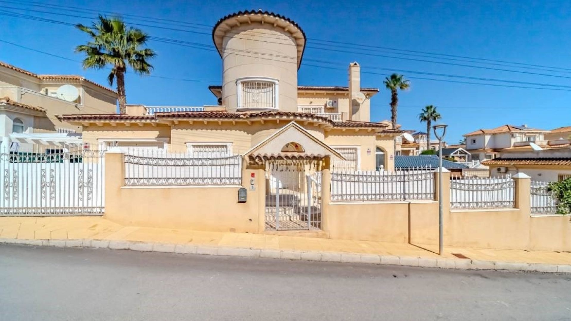Resale - Villa - Villamartin - El Galan