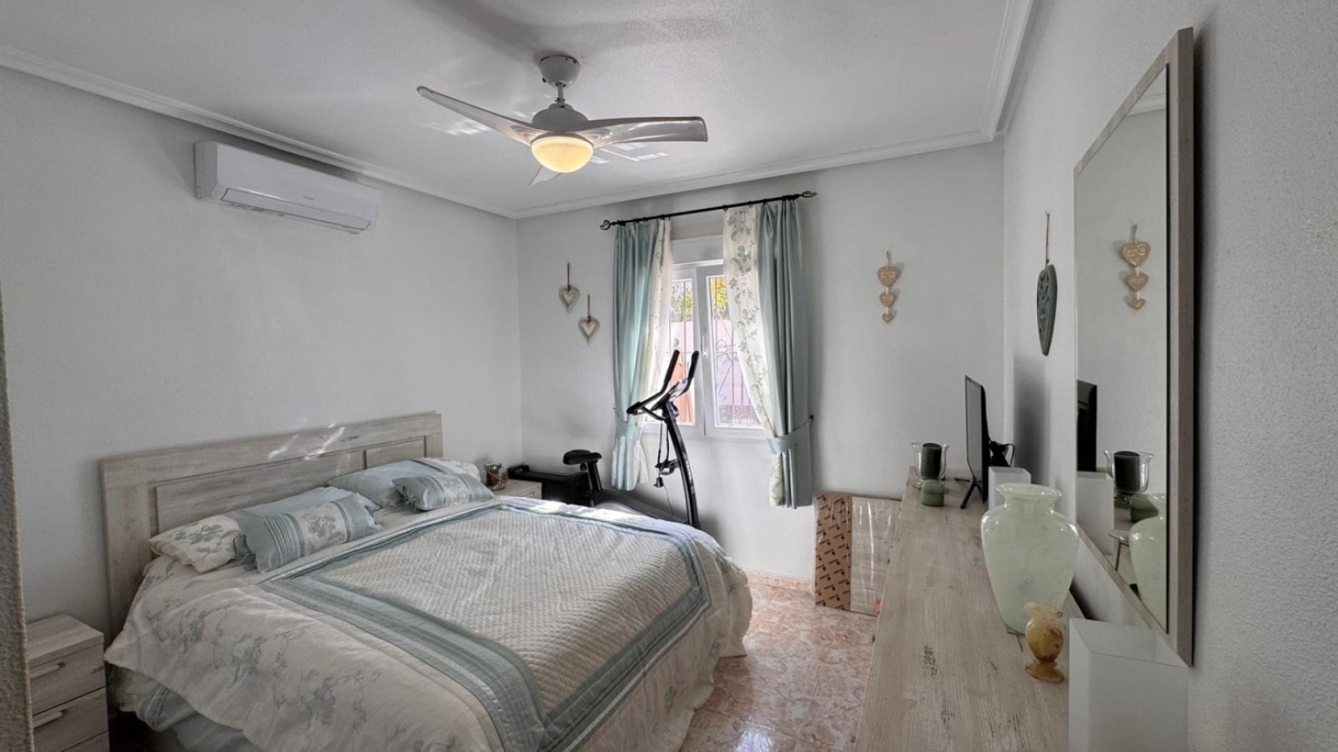 Resale - Villa - Villamartin - El Galan