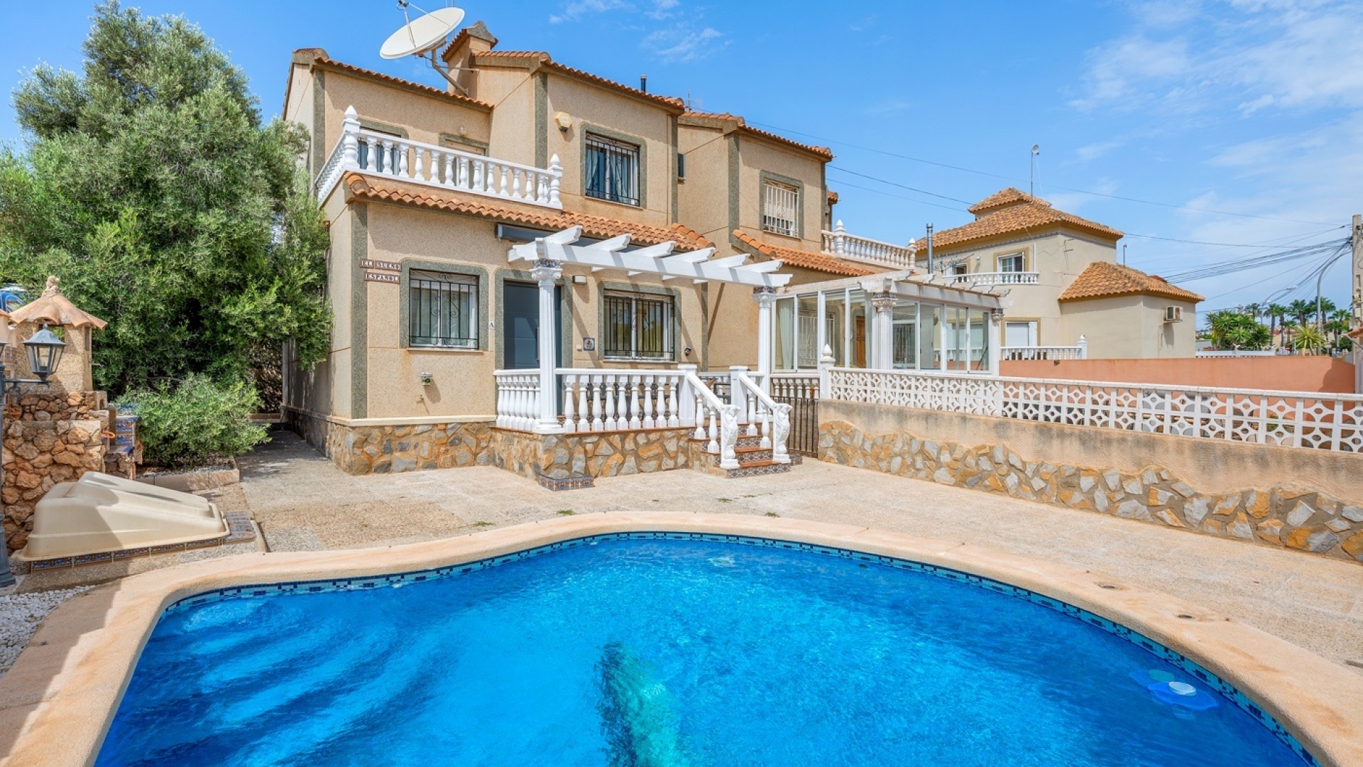 Resale - Villa - Villamartin - El Galan