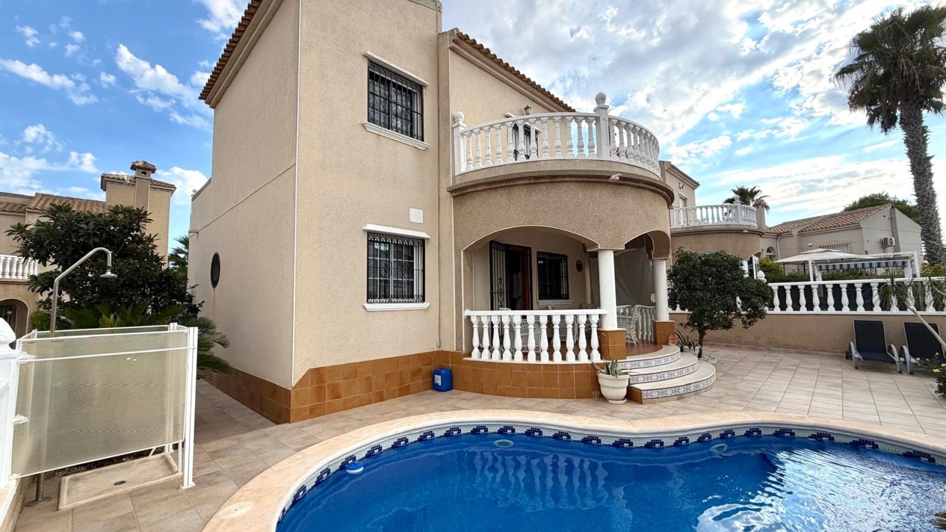 Resale - Villa - Villamartin - El Galan