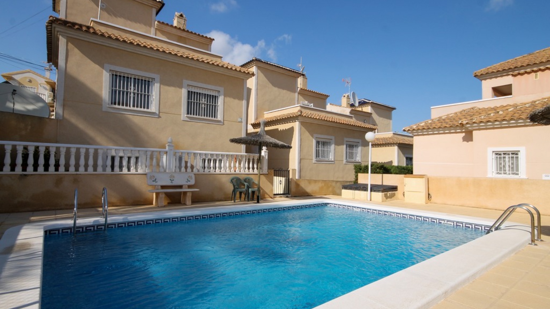 Resale - Villa - Villamartin - El Galan