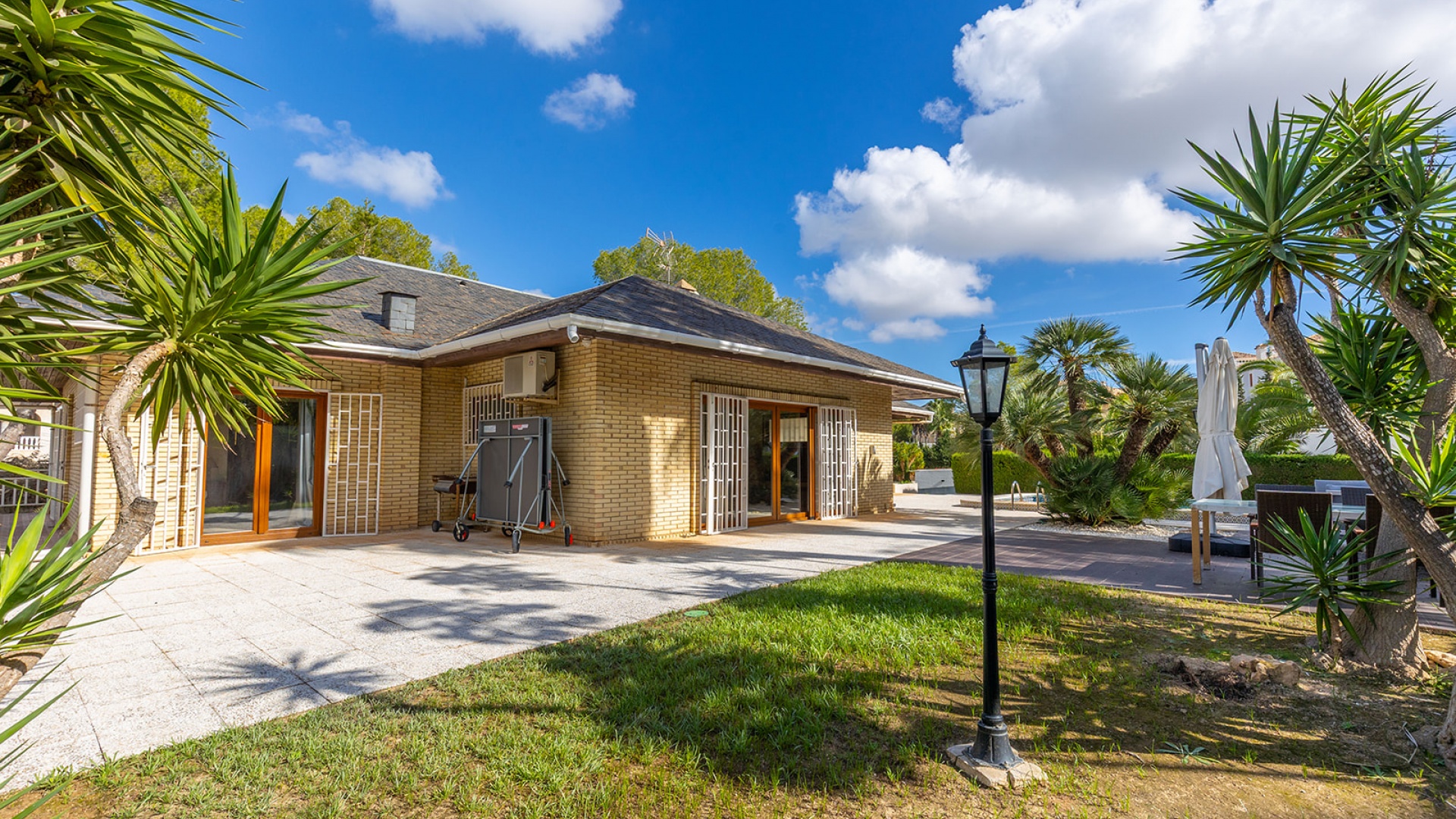 Resale - Villa - Villamartin - las filipinas