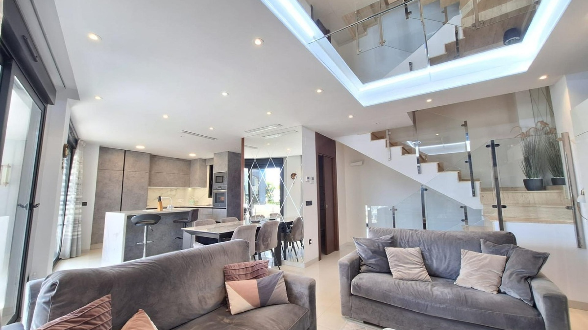 Resale - Villa - Villamartin - Las Filipinas