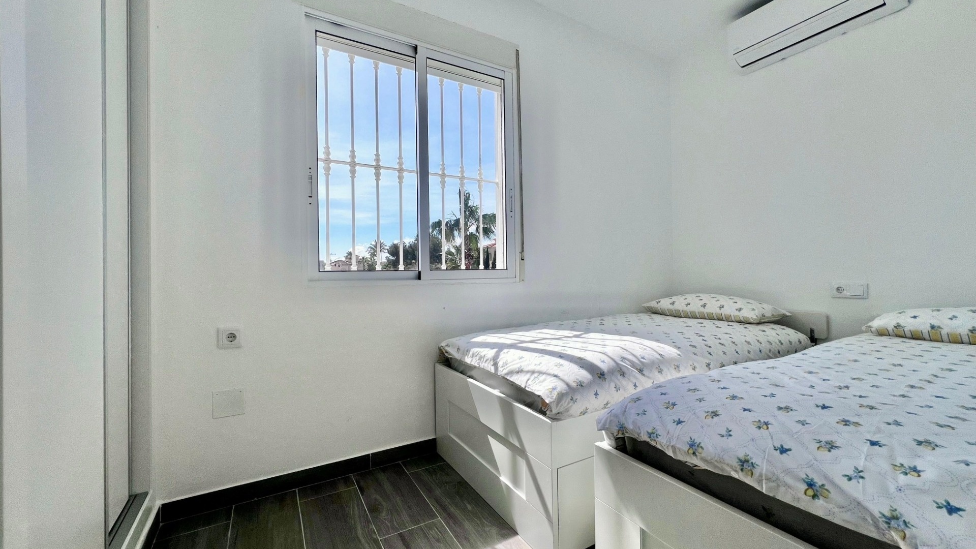 Resale - Villa - Villamartin - las filipinas