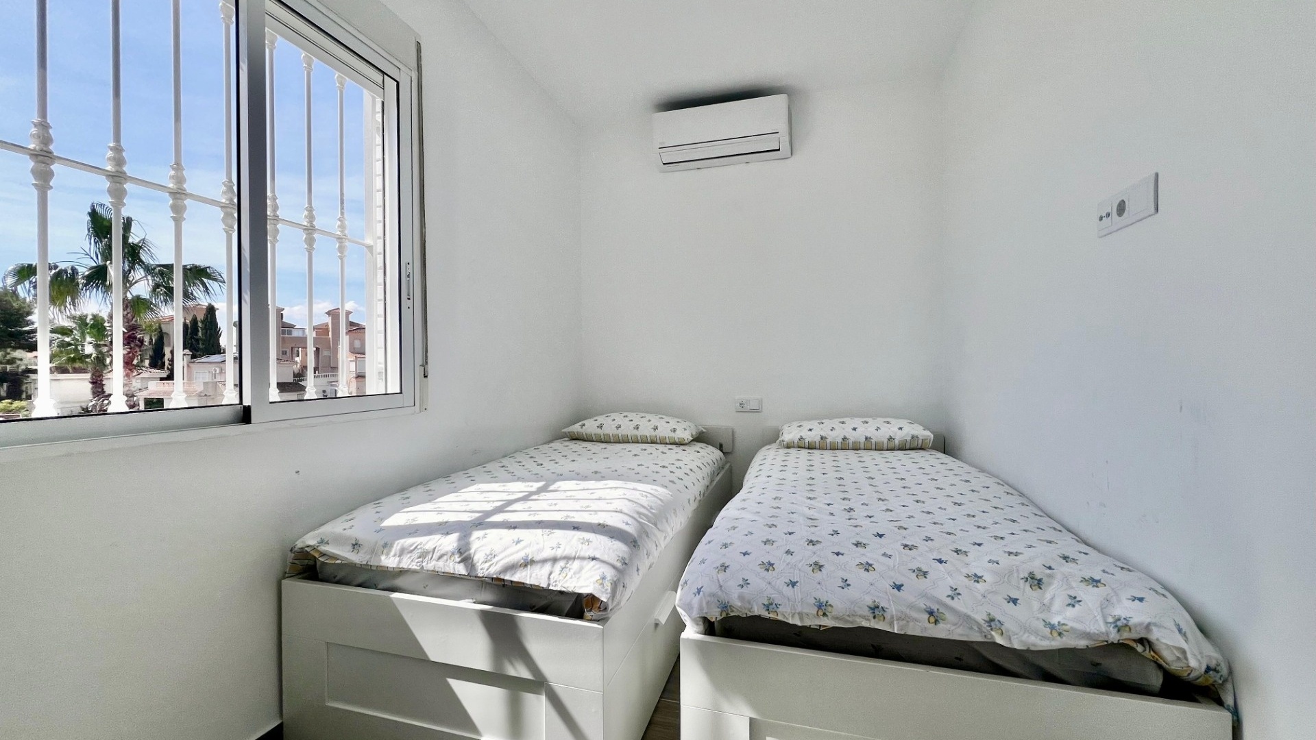 Resale - Villa - Villamartin - las filipinas