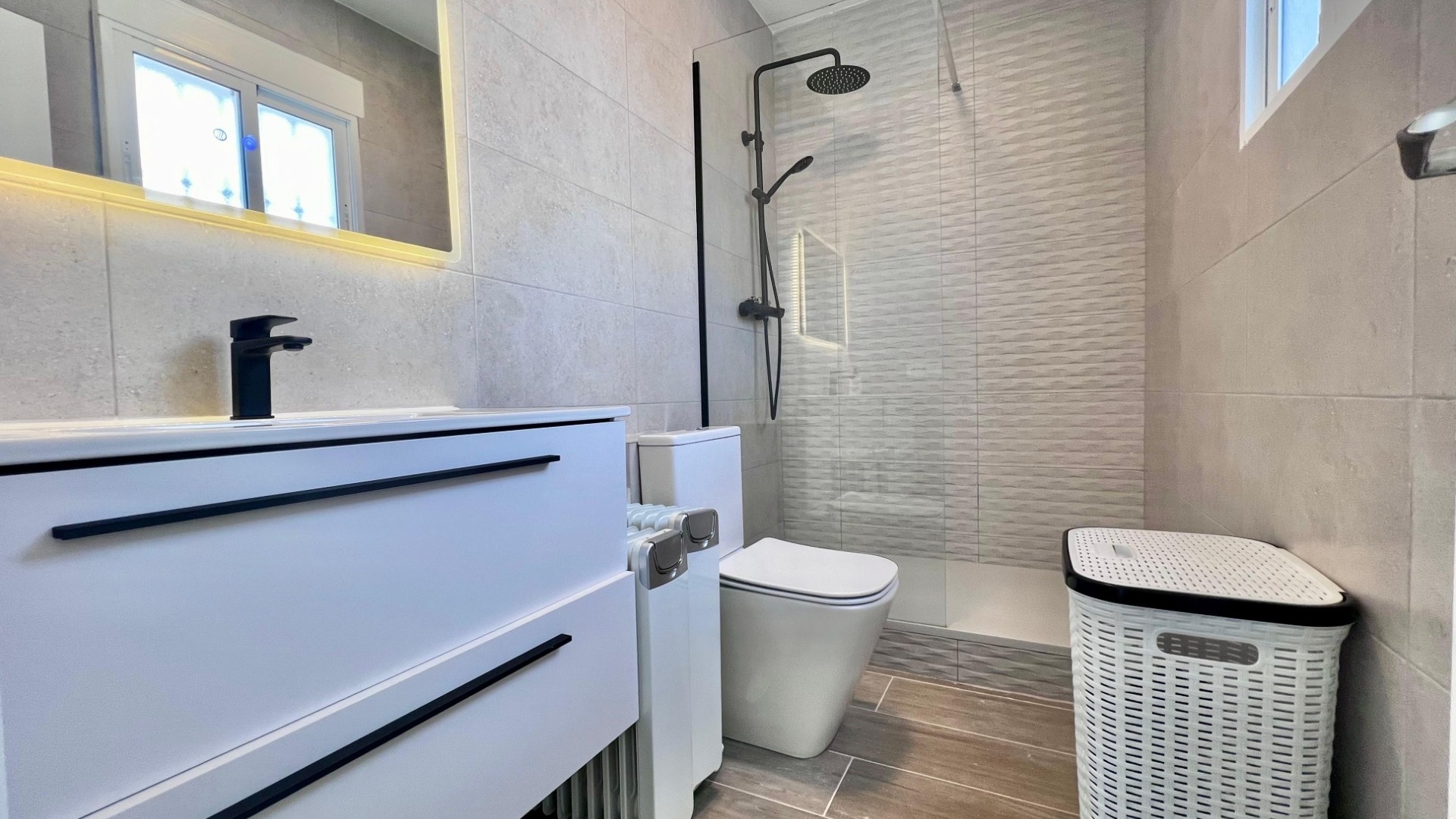 Resale - Villa - Villamartin - las filipinas