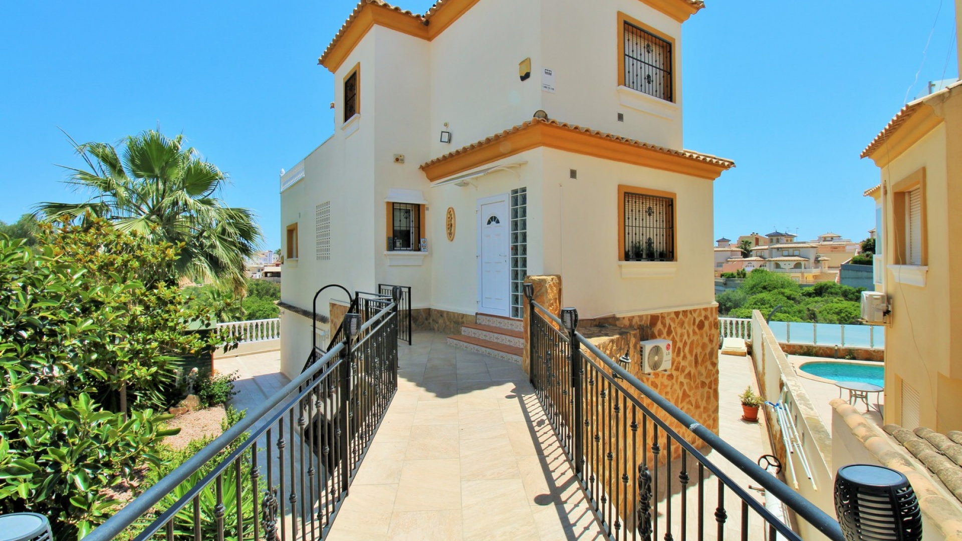 Resale - Villa - Villamartin - Los Dolses