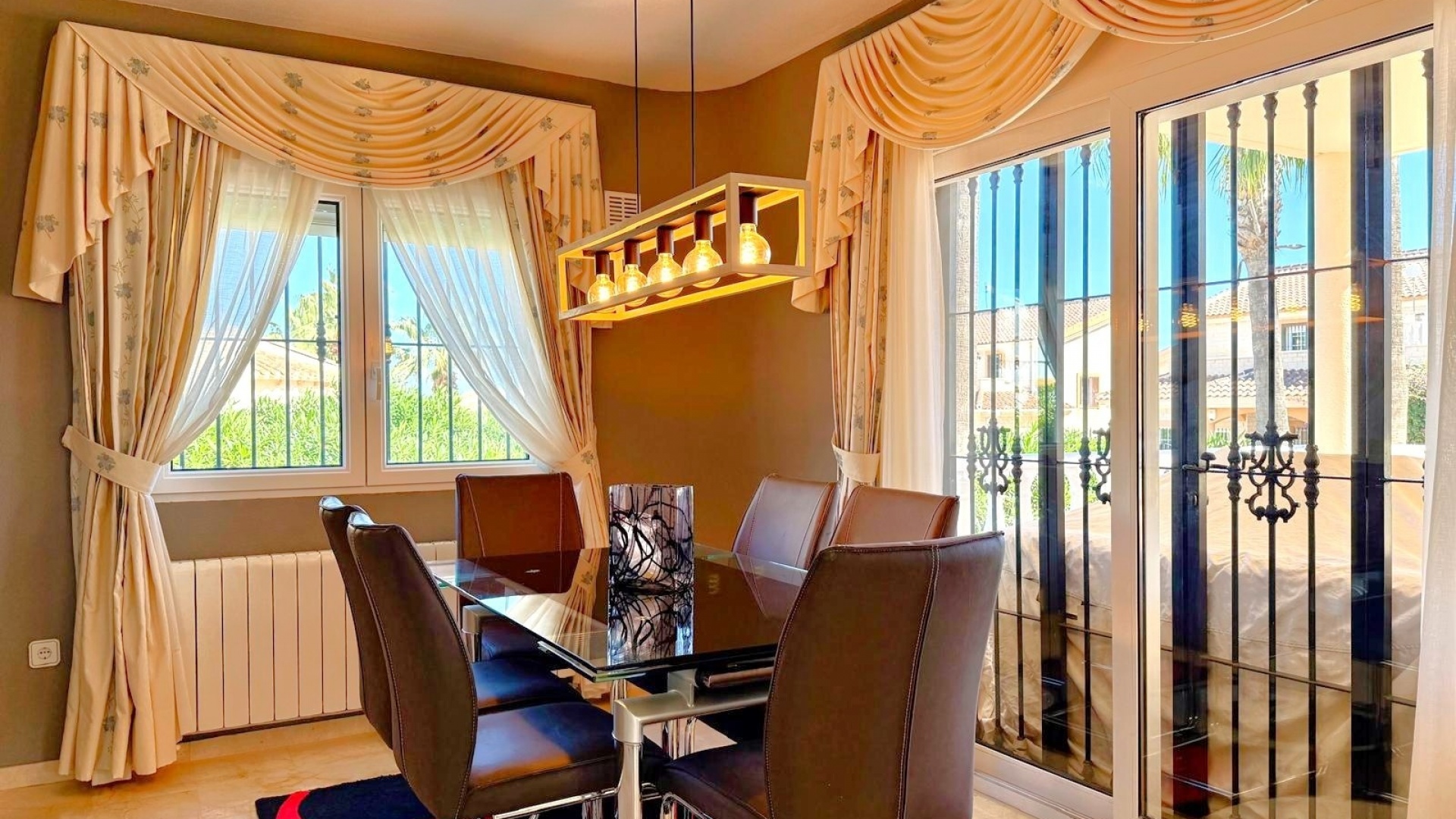 Resale - Villa - Villamartin - Los Dolses