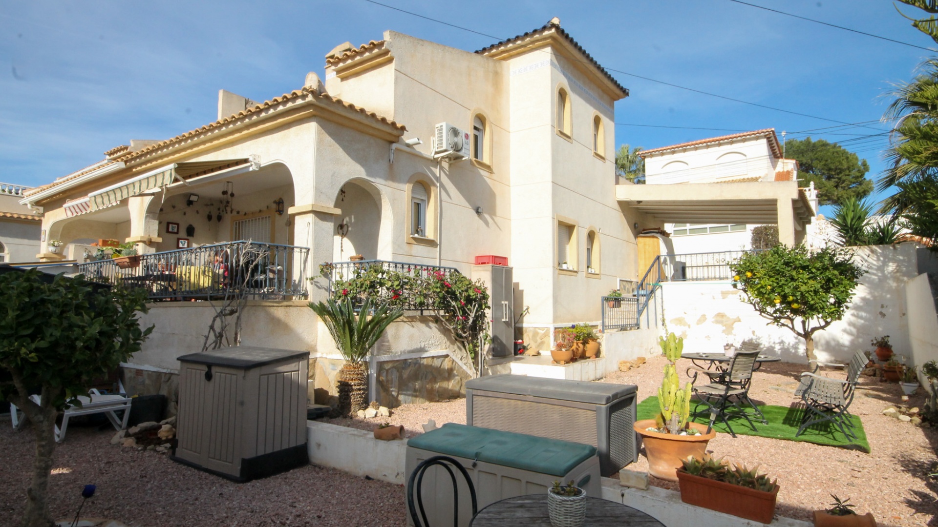 Resale - Villa - Villamartin