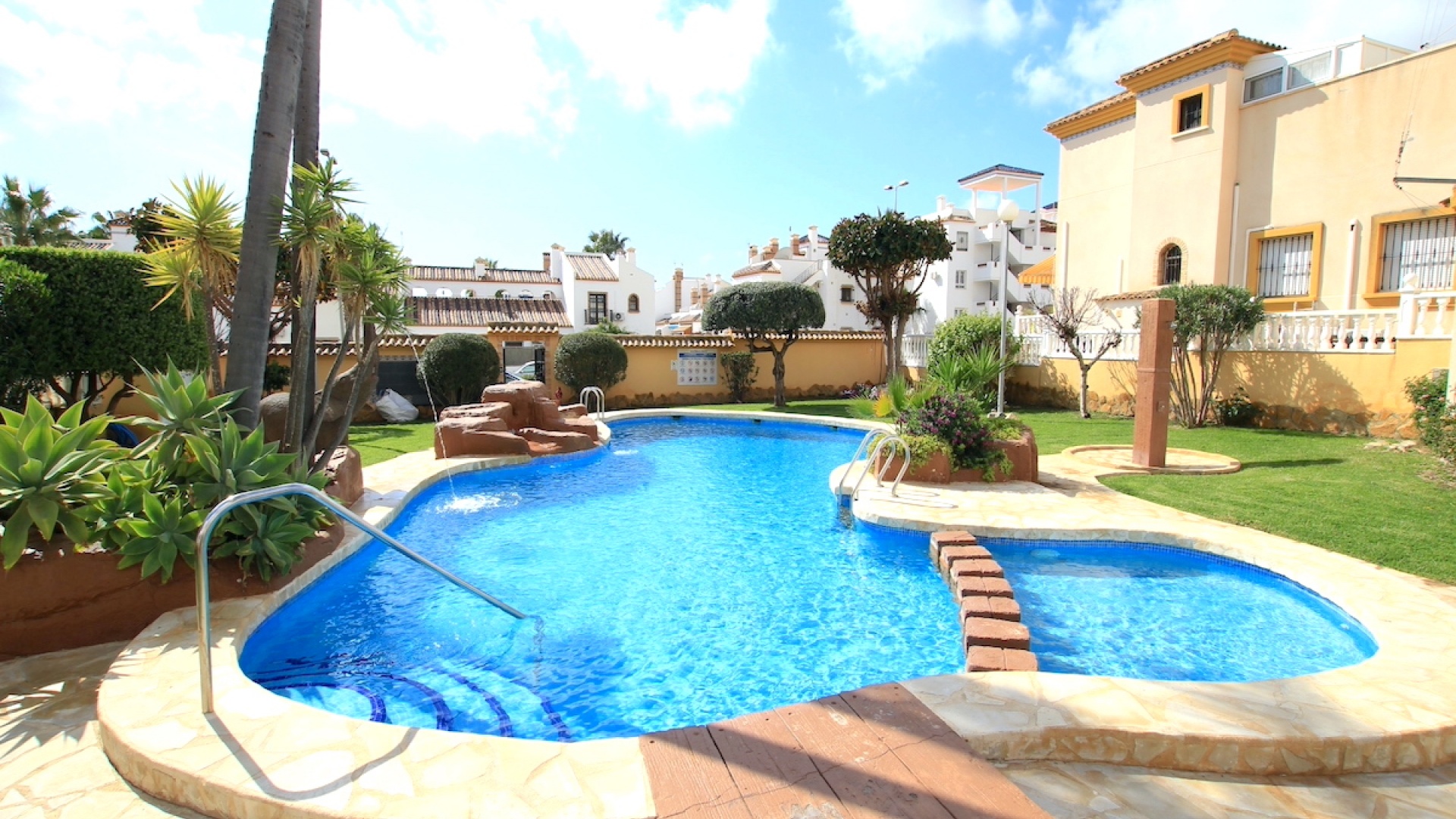 Resale - Villa - Villamartin