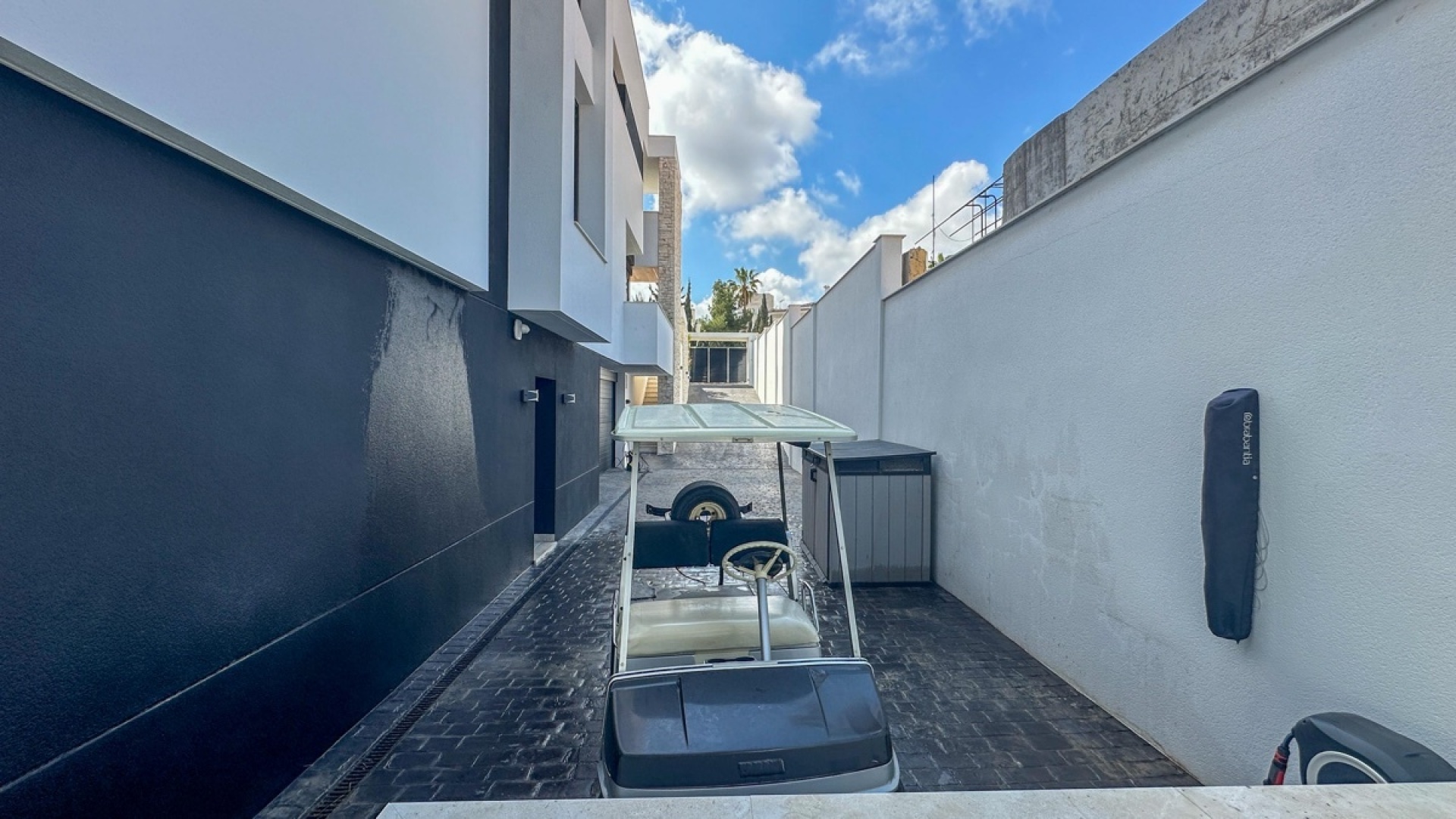 Resale - Villa - Villamartin