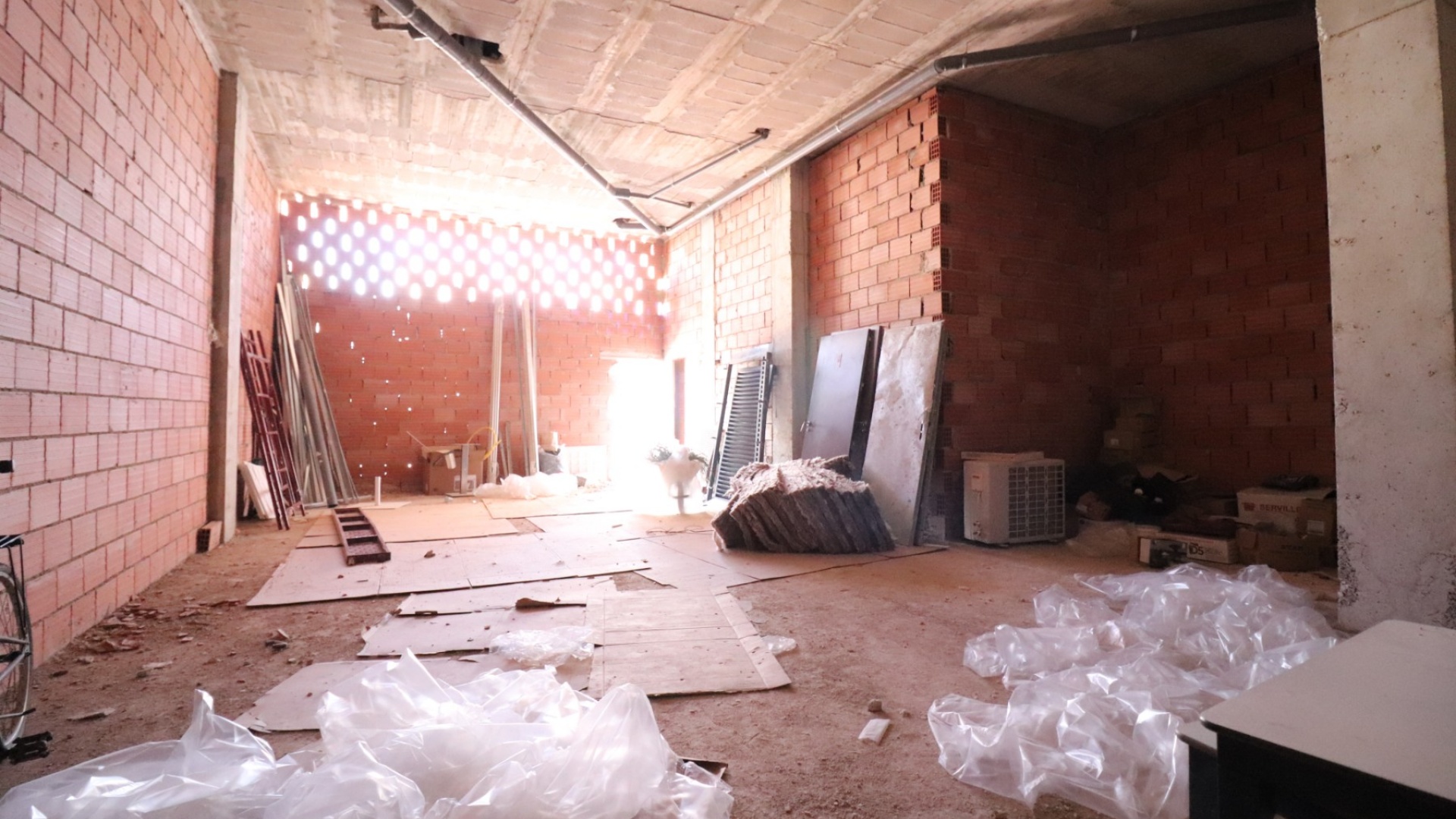 Revente - Commercial - Los Montesinos - Laguna Green