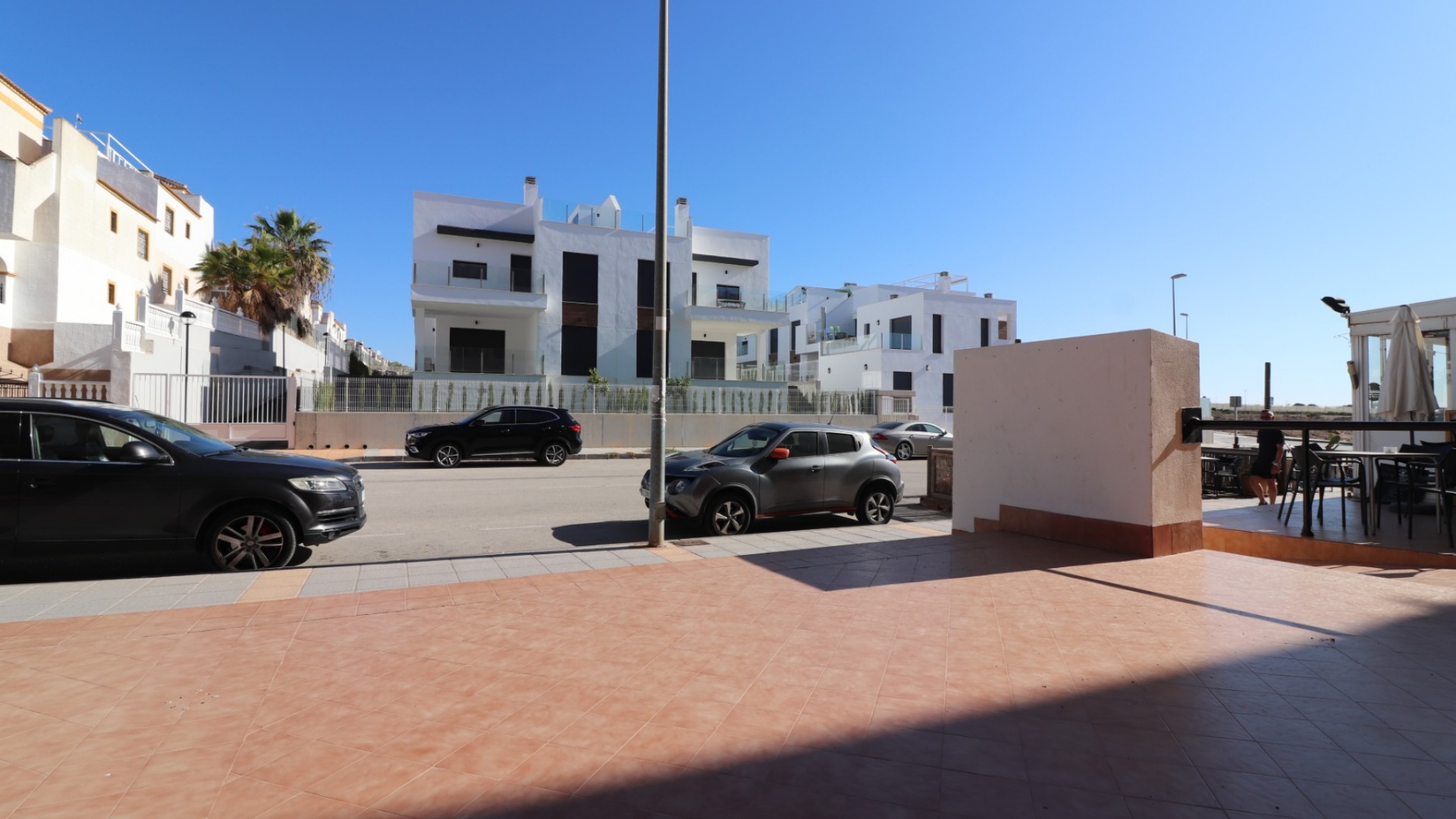 Revente - Commercial - Los Montesinos - Laguna Green