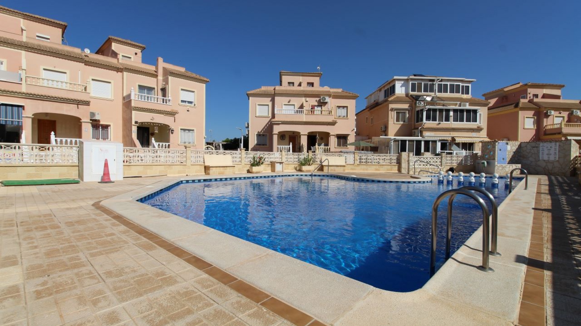 Revente - Villa - Playa Flamenca - pueblo caballero