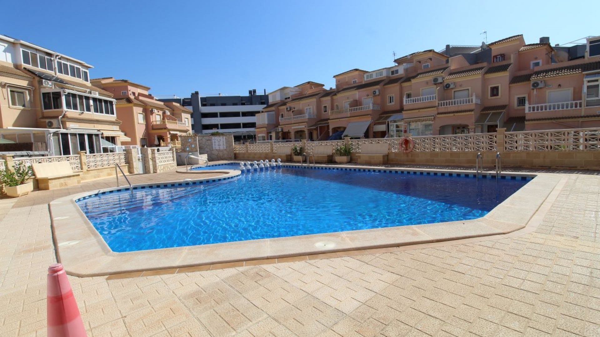 Revente - Villa - Playa Flamenca - pueblo caballero