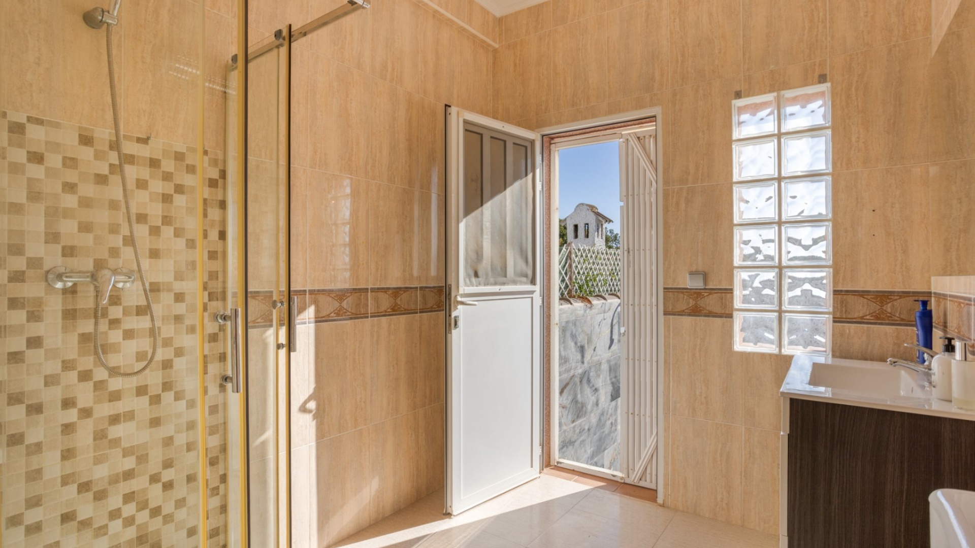 Revente - Villa - Torrevieja - Urbanización San Luis