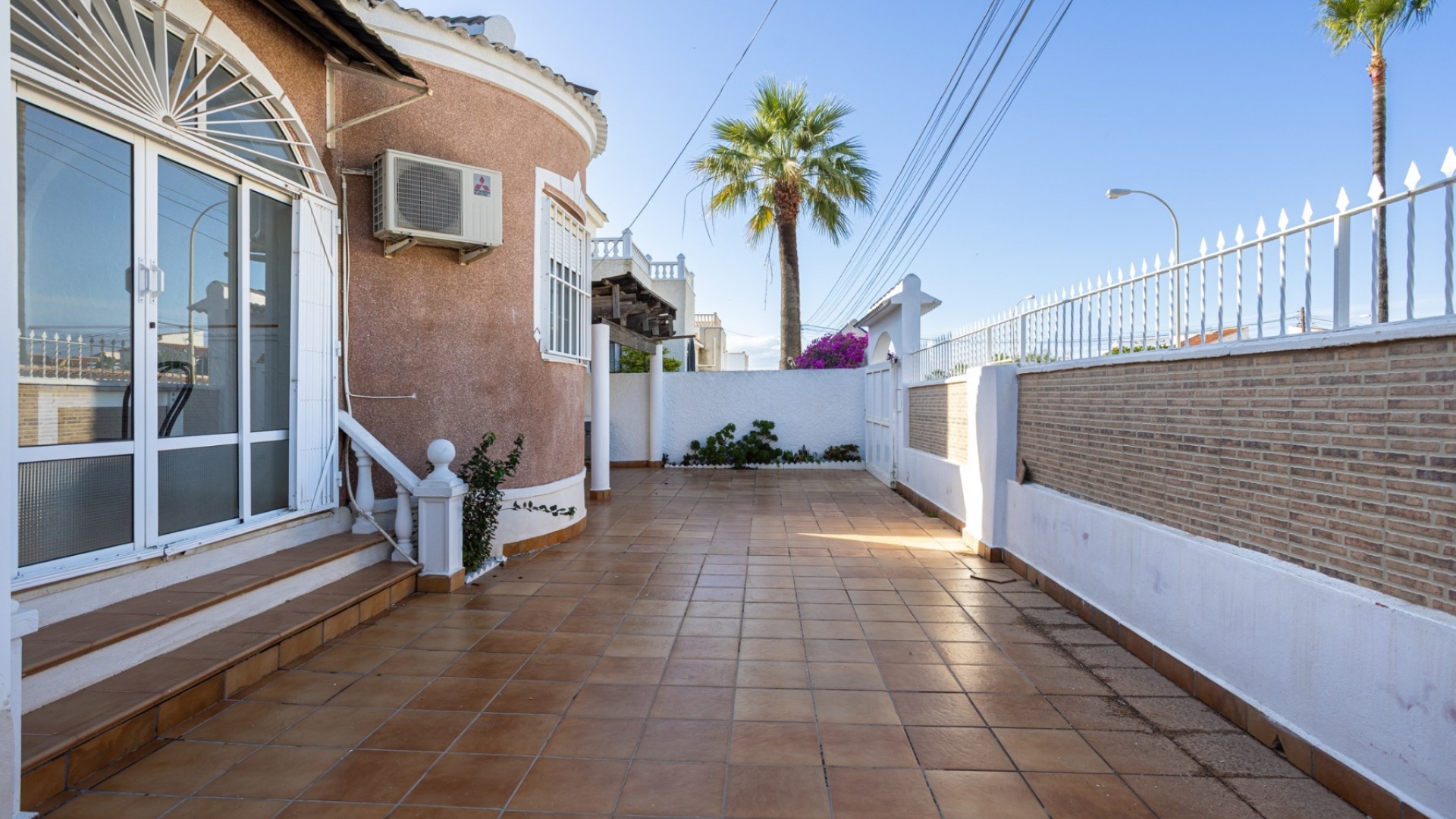 Revente - Villa - Torrevieja - Urbanización San Luis