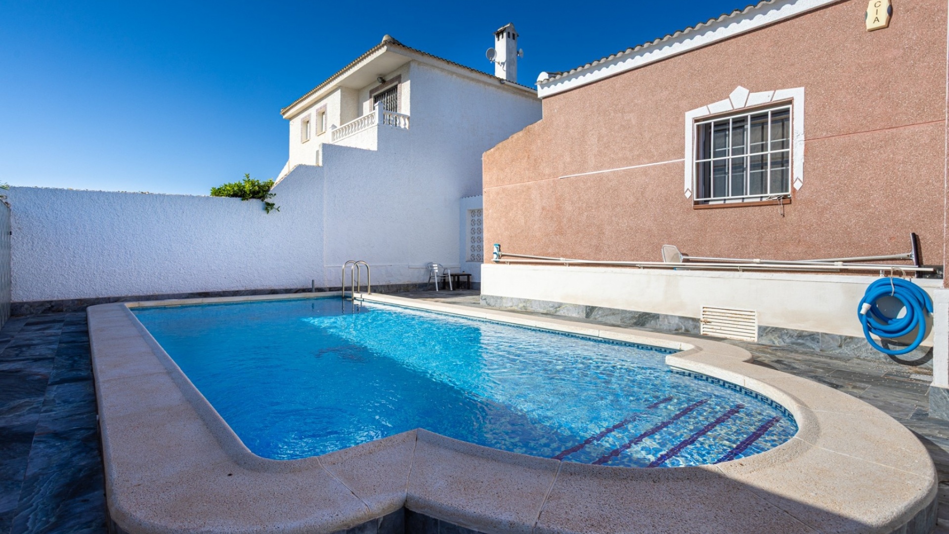 Revente - Villa - Torrevieja - Urbanización San Luis