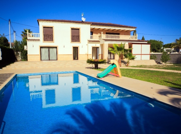 Villa - Återförsäljning - Cabo Roig - Cabo Roig