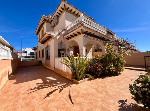 Villa - Återförsäljning - Cabo Roig - ESMA-85597