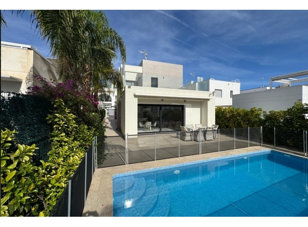 Villa - Återförsäljning - Ciudad Quesada - Pueblo Bravo