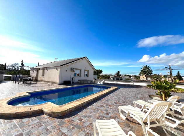 Villa - Återförsäljning - Los Balcones - ESMA-12429