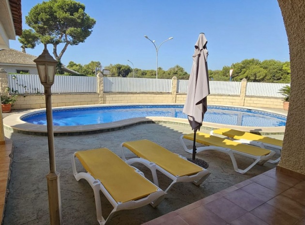 Villa - Återförsäljning - Orihuela - Campoamor